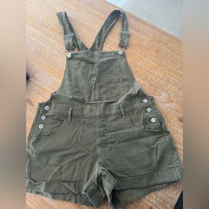 Overall shorts